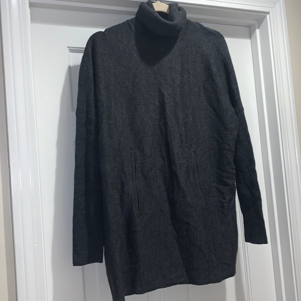 Tahari turtleneck tunic sweater